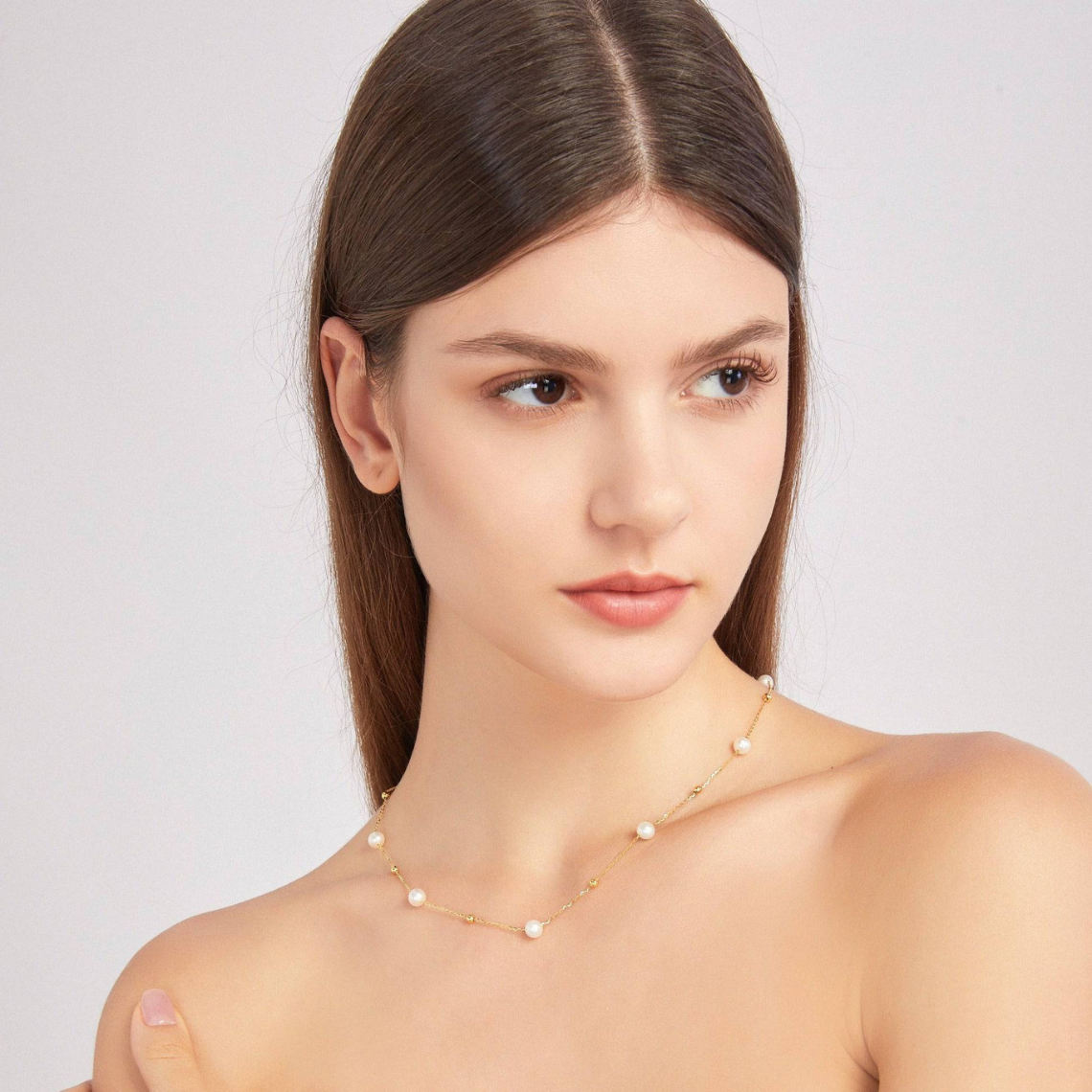 Colar elegante com design alternado