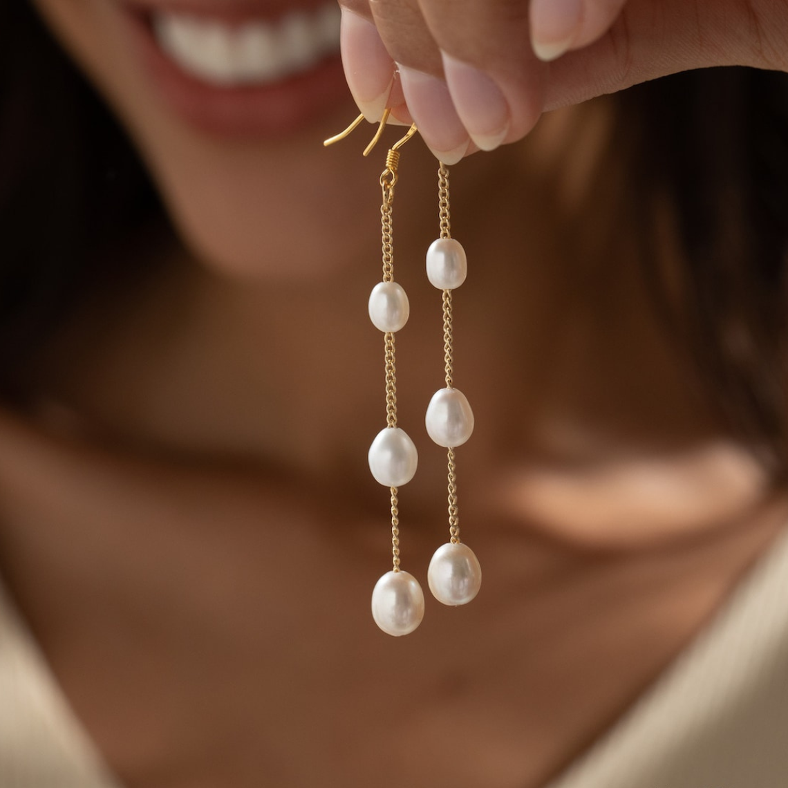 Várias gotas de pérolas - brincos pendentes