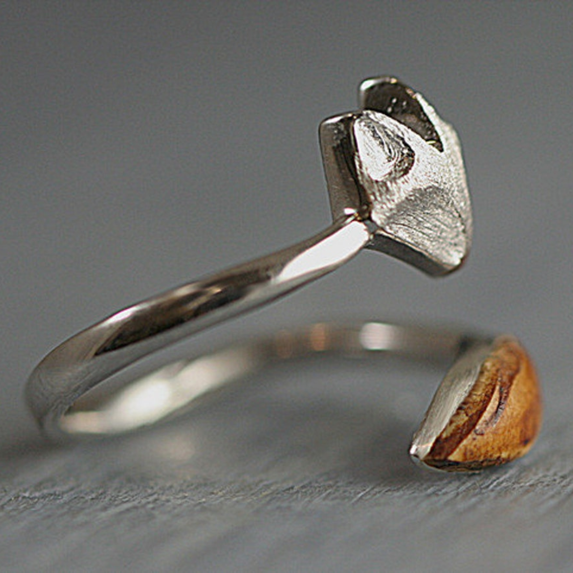 Bague ajustável em madeira - Bague em rosto de raposa prateada