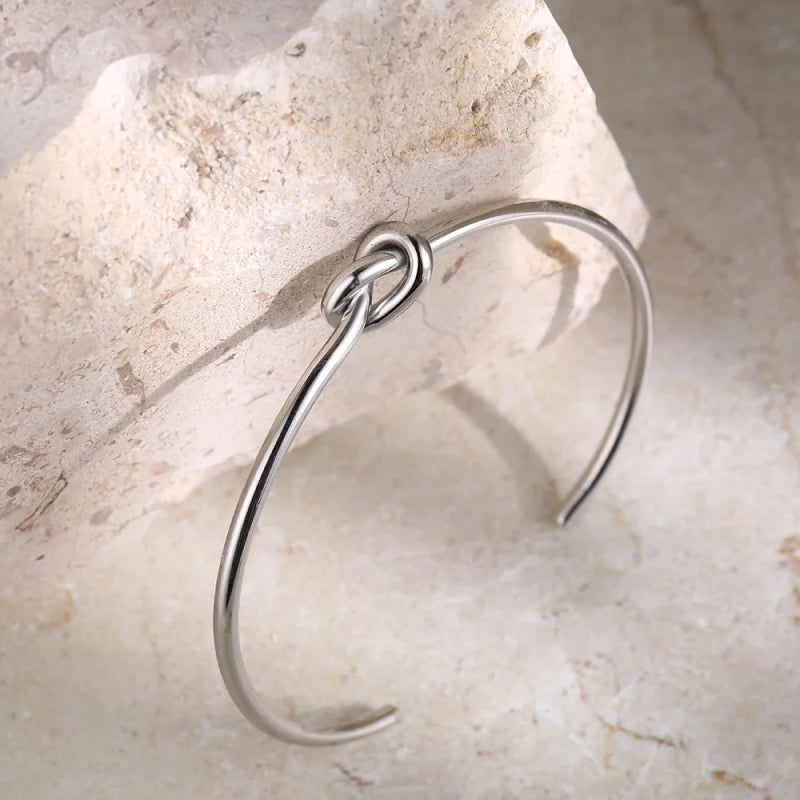 Inaya – Bracelete Vintage com Nó Ajustável