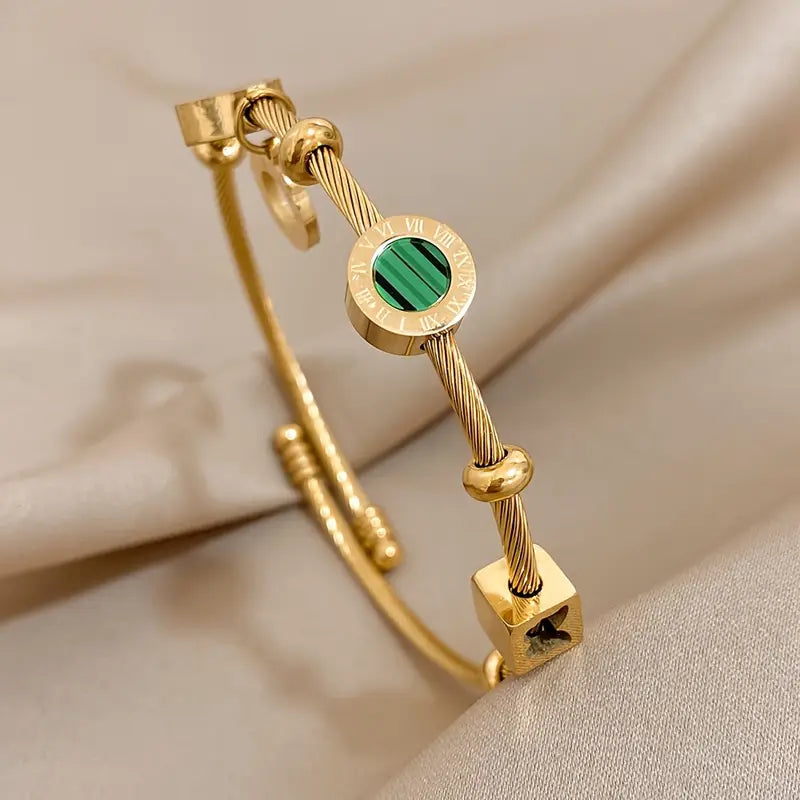 Rhian – Bracelete dourado de assinatura