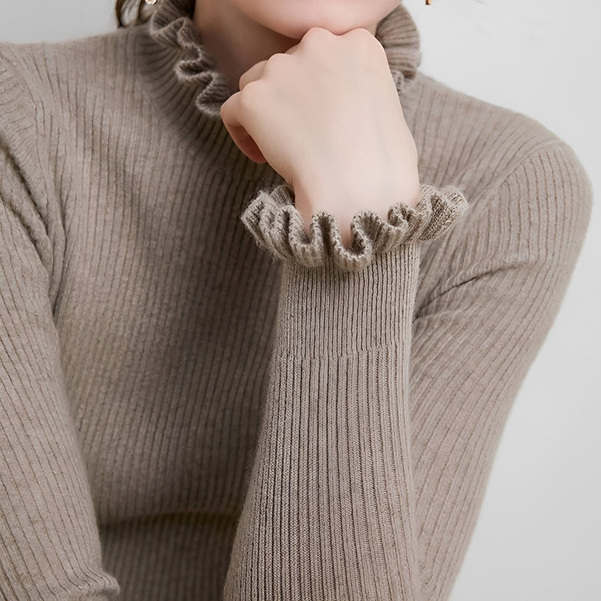 Alva - Suéter Feminino Elegante com Gola Alta