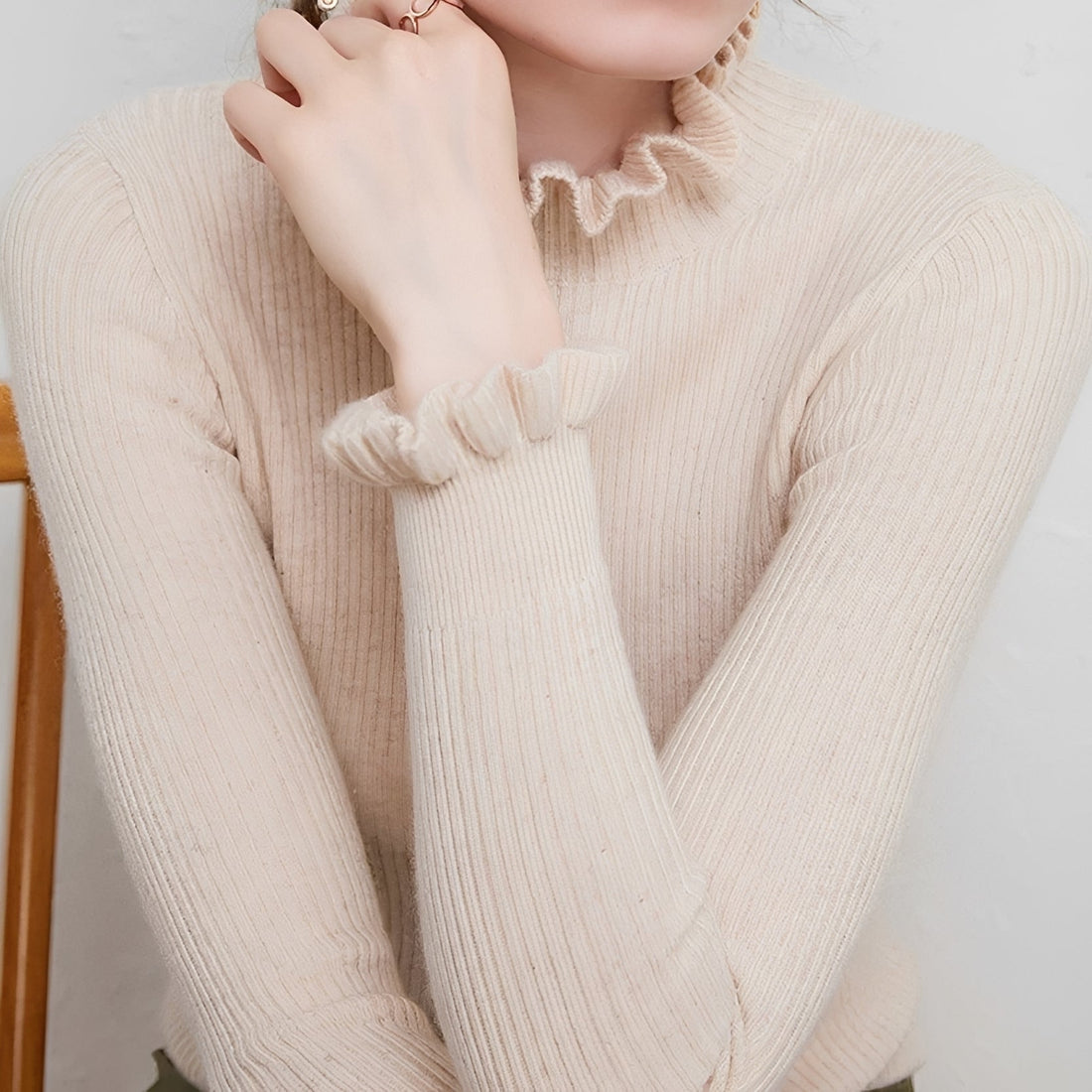 Alva - Suéter Feminino Elegante com Gola Alta