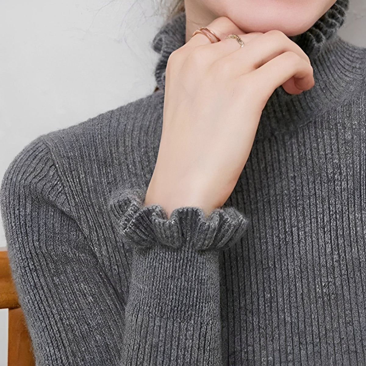 Alva - Suéter Feminino Elegante com Gola Alta