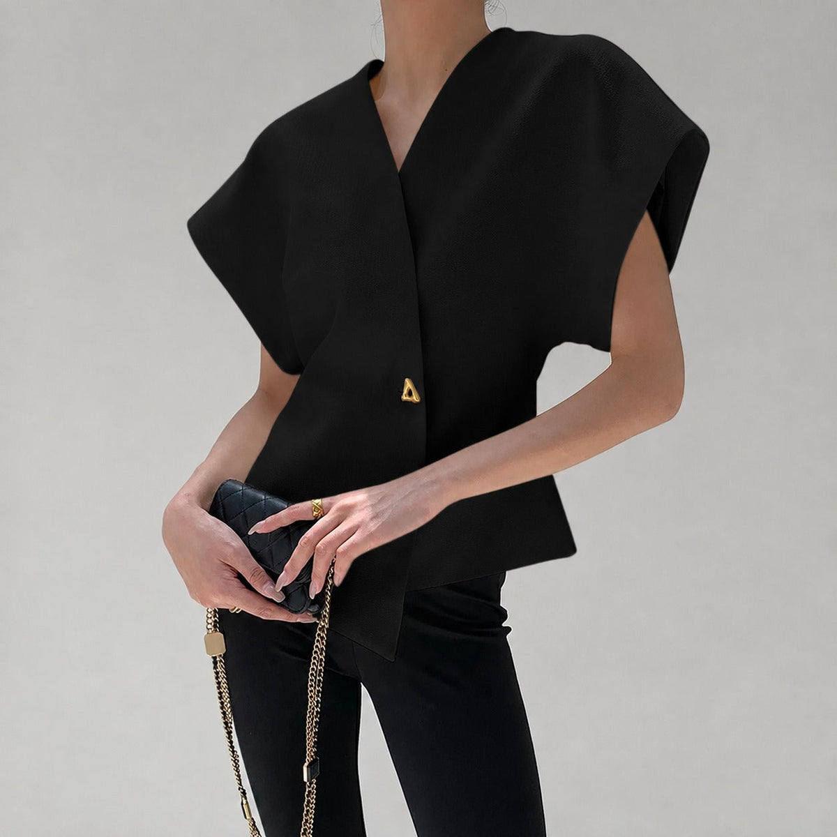 Leonie - Blusa com decote em V e fechamento com botões