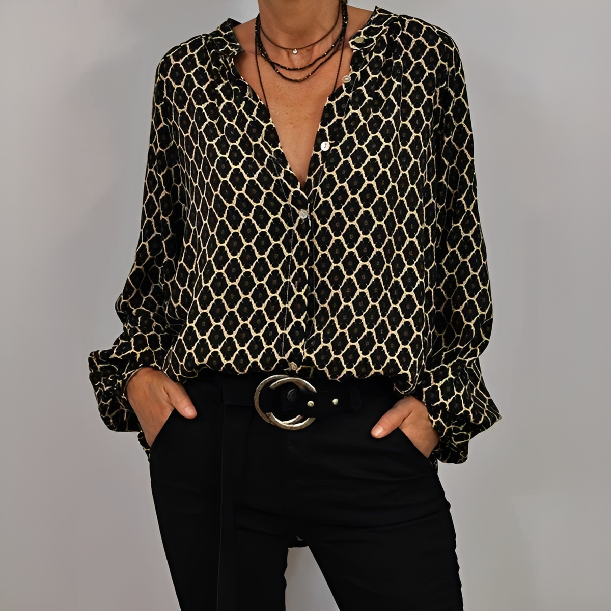 Lena - Blusa elegante com decote em V