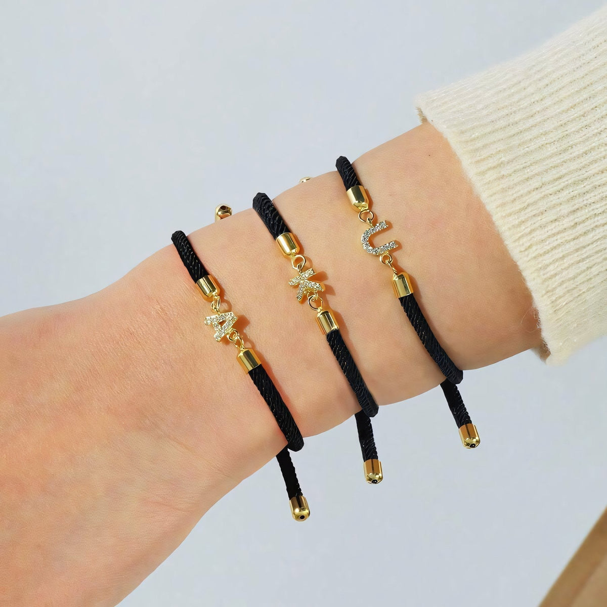 Calla – Bracelete ajustável com inicial gravada