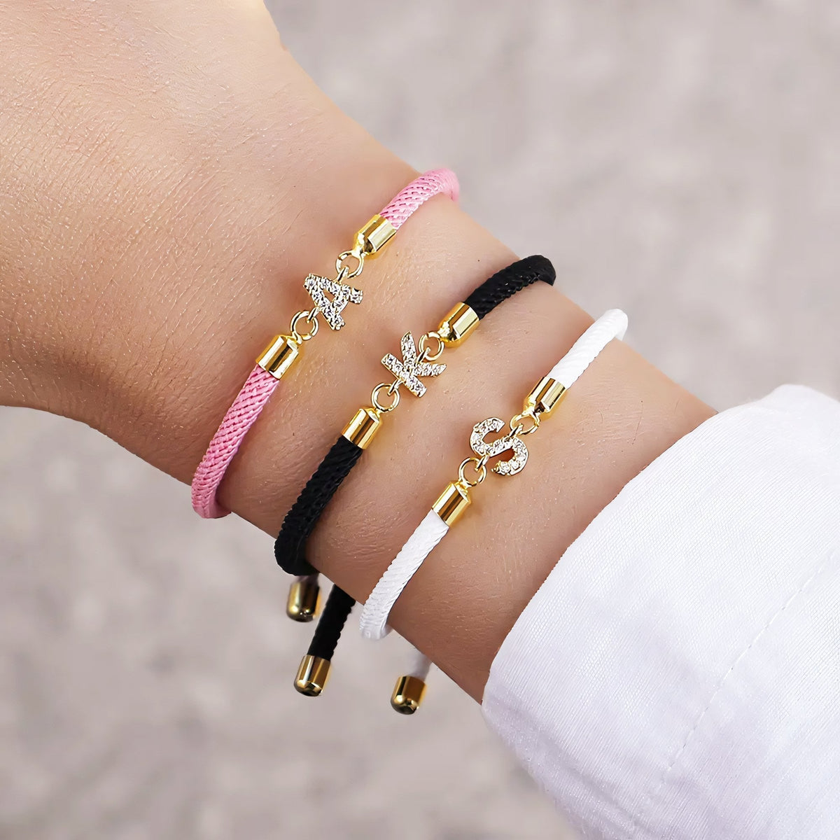Calla – Bracelete ajustável com inicial gravada