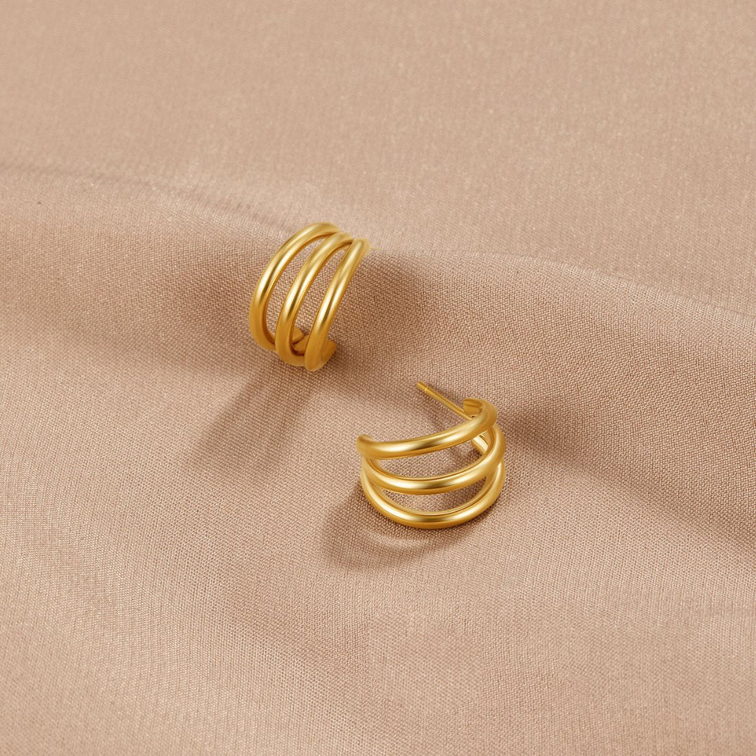 Anaya – Brincos de argola triplos com design ousado