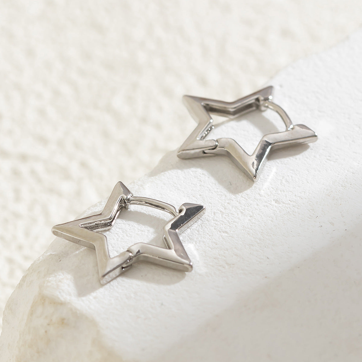 Brincos Huggie Star - Créoles em estrela