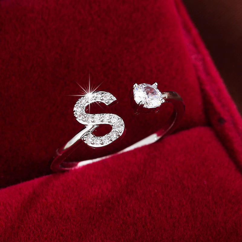 Nova – Bague aberta moderna com inicial
