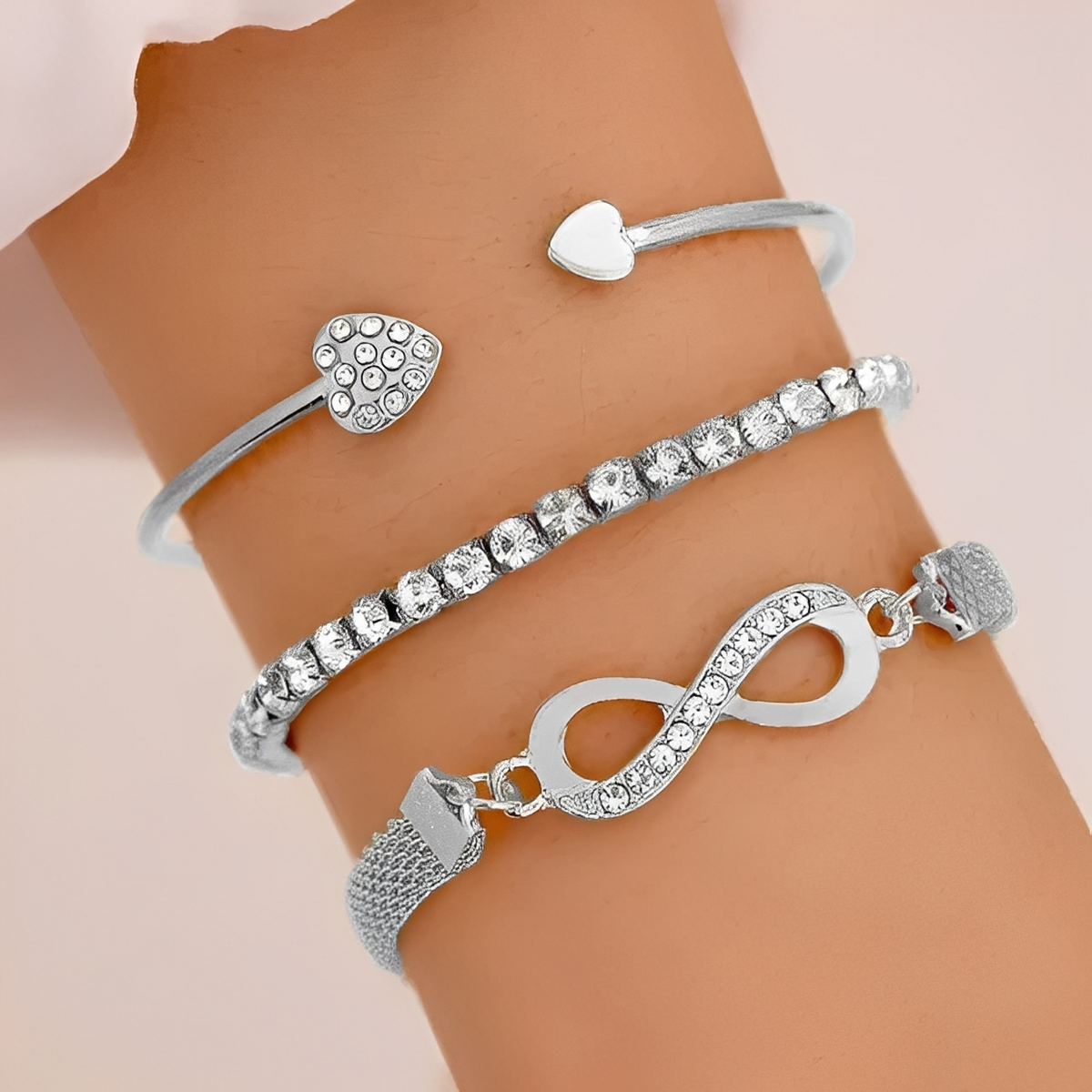 Yuriko – Conjunto de 3 braceletes de coração infinito em prata e ouro