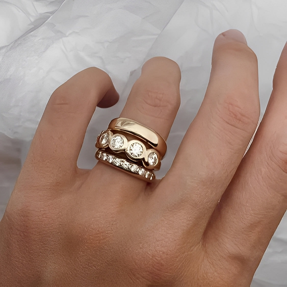 Freya – conjunto de anéis em ouro martelado