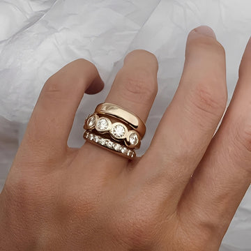 Freya – conjunto de anéis em ouro martelado