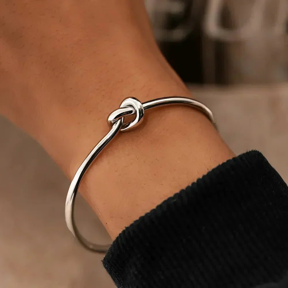 Clea – Bracelete clássico com nó