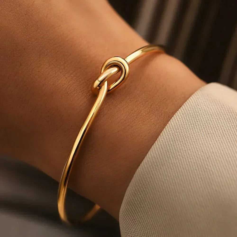 Clea – Bracelete clássico com nó