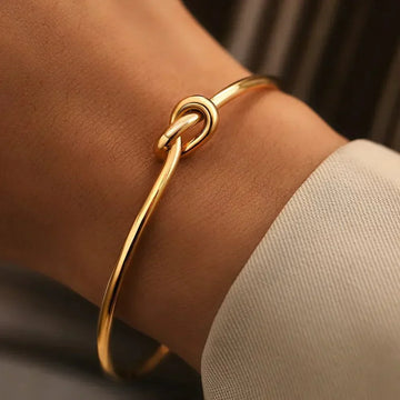 Clea – Bracelete clássico com nó