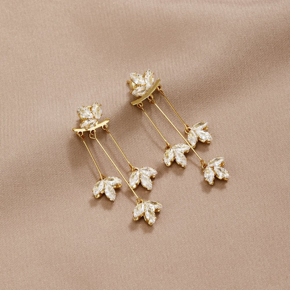 Maia - Brincos em forma de lotus com cascata