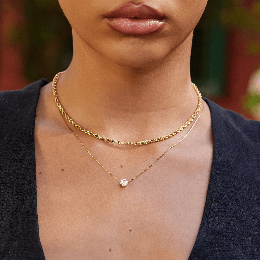Amaris – Colar elegante com detalhe redondo
