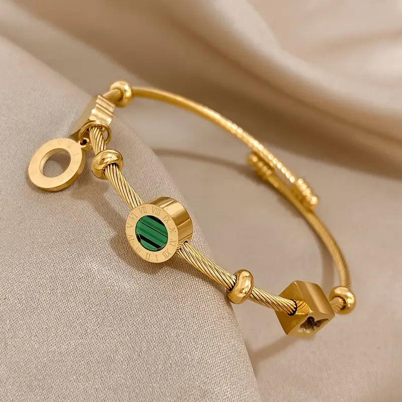 Rhian – Bracelete dourado de assinatura