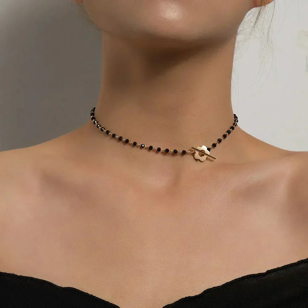 Naya - Colar choker floral com fecho em flores