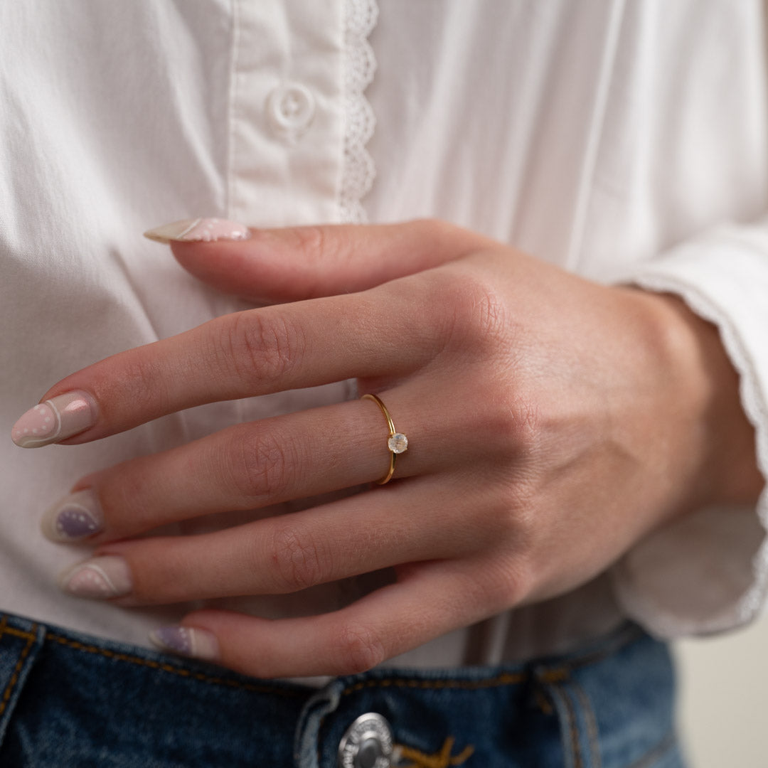 Heba - Bague dourada com pedra da lua