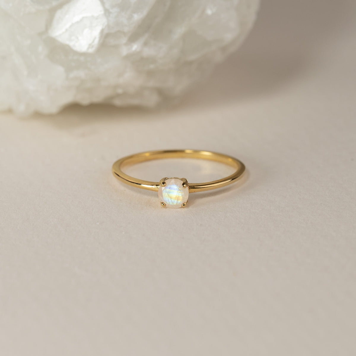 Heba - Bague dourada com pedra da lua