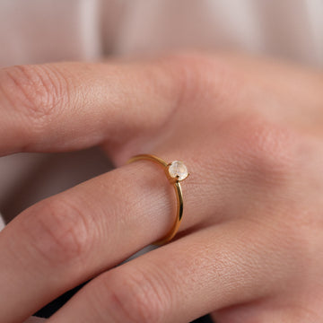 Heba - Bague dourada com pedra da lua