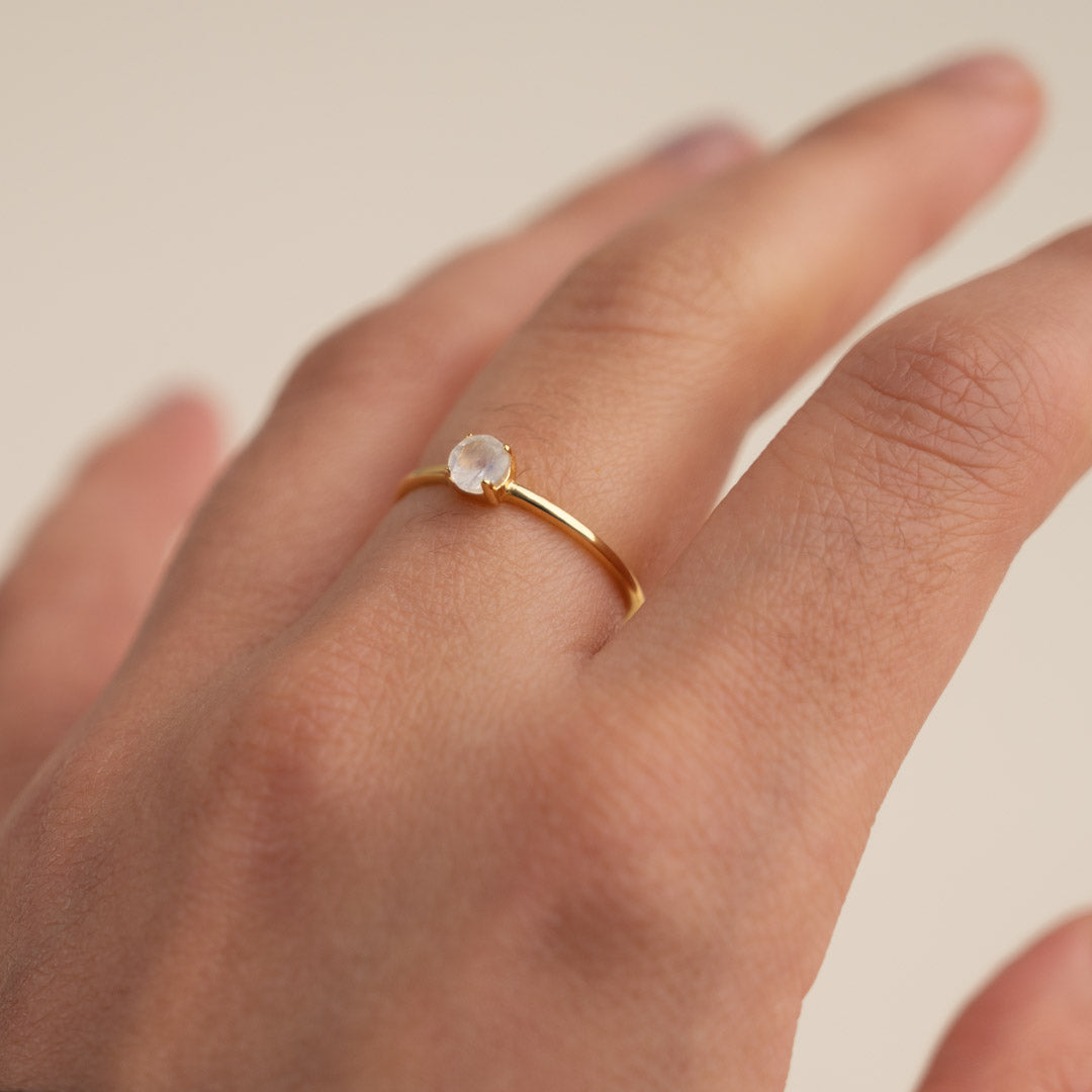 Heba - Bague dourada com pedra da lua