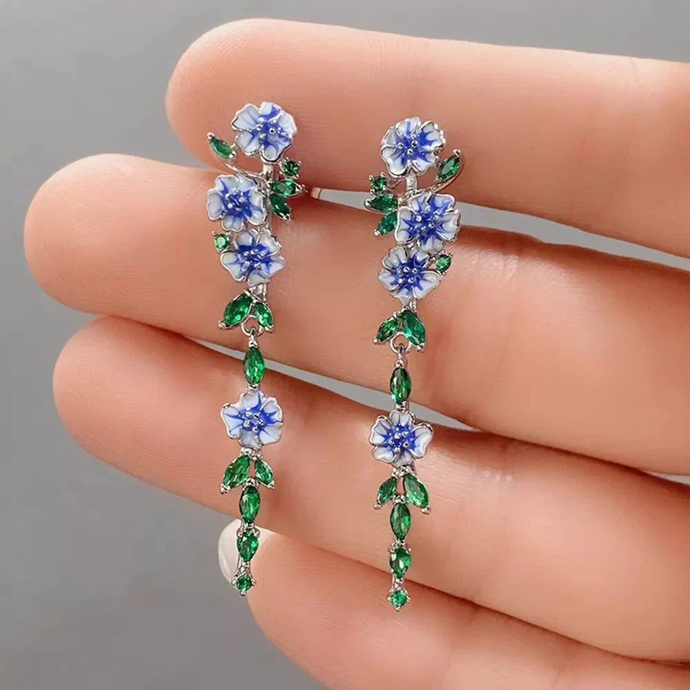 Yara – Brincos pendentes de flores azuis