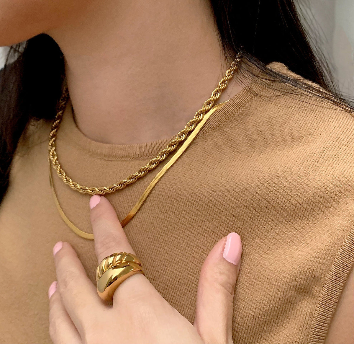 Lucienne – Colar serpente elegante