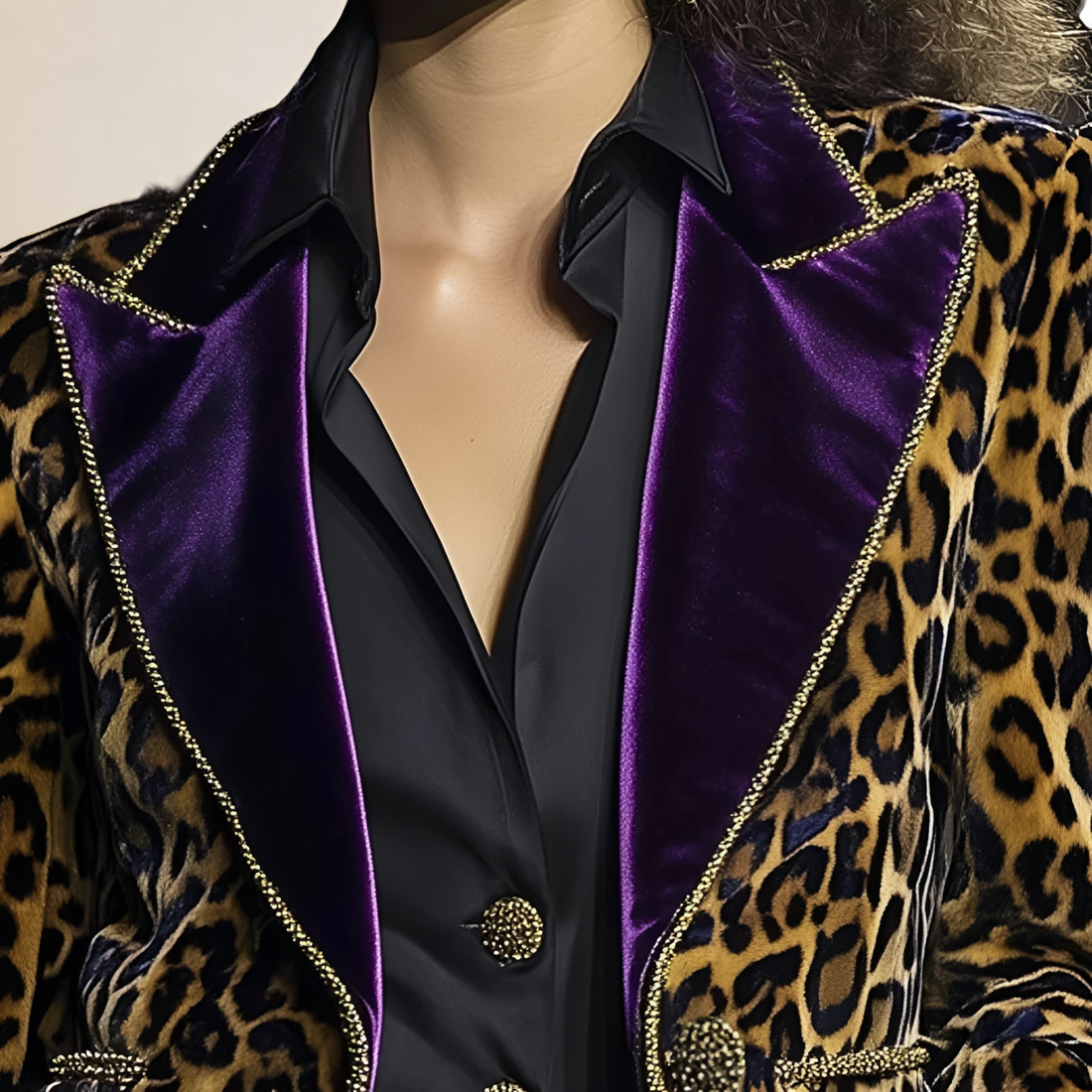 Blazer feminino de alfaiataria com estampa de leopardo e lapela contrastante