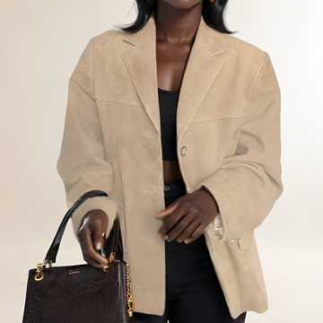 Blazer feminino oversized com fechamento de botões e silhueta estruturada
