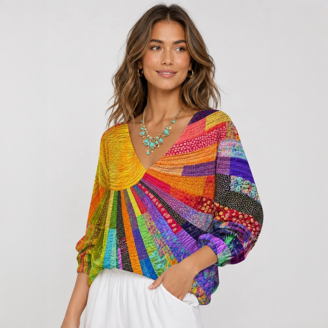 Blusa feminina com estampa patchwork - gola careca, manga longa, caimento relaxado