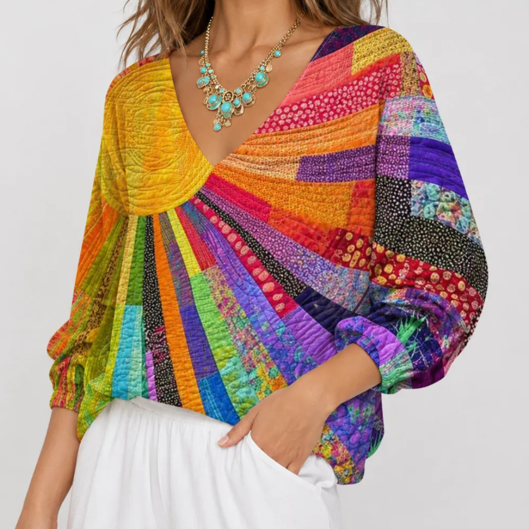 Blusa feminina com estampa patchwork - gola careca, manga longa, caimento relaxado