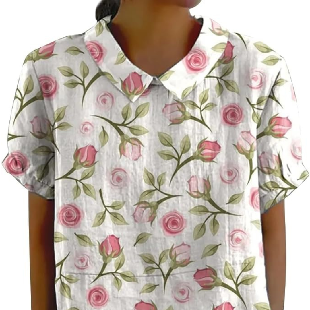 Blusa feminina com gola em V recortada, mangas curtas, caimento folgado, estampa