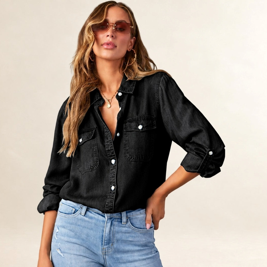 Blusa feminina de botões com bolsos no peito e mangas com abas de passar - corte relaxado