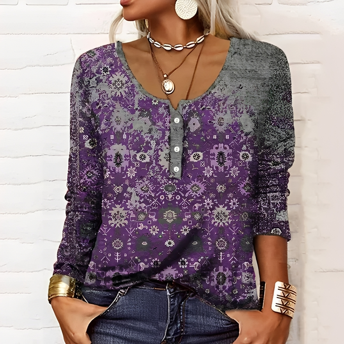 Blusa feminina de manga longa com decote Henley e estampa floral