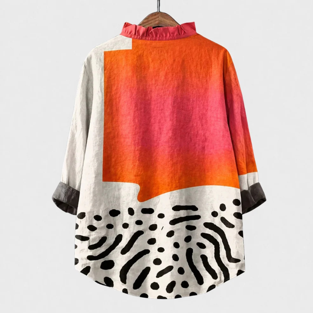 Blusa — Mulher com decote em V com ruffles e abertura frontal de botões