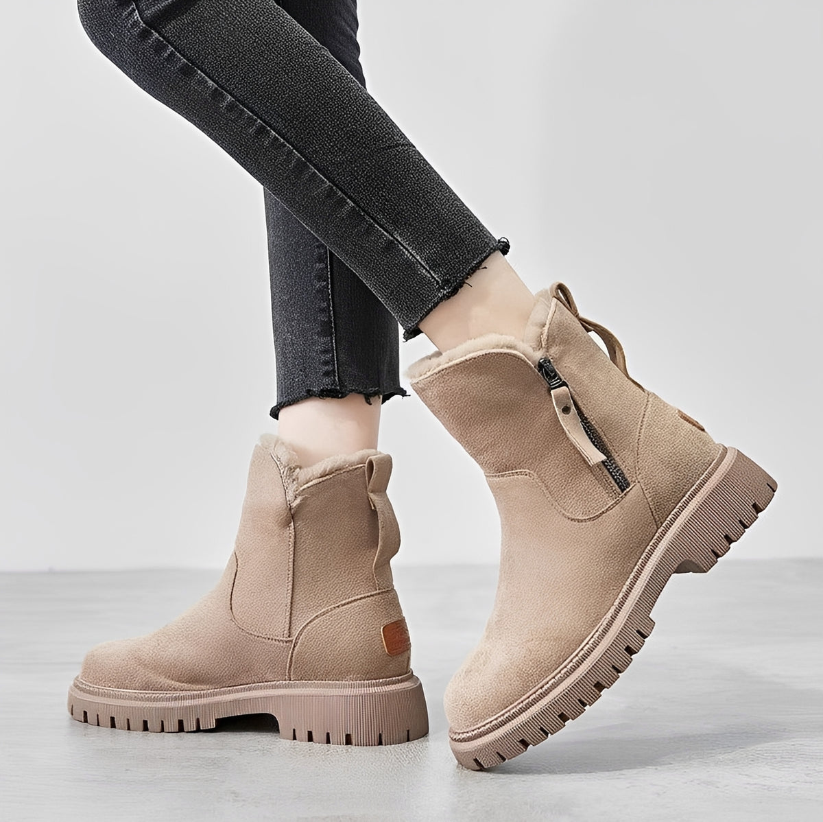 Bota feminina de inverno com sola chunky, forro quente, zíper e altura no tornozelo