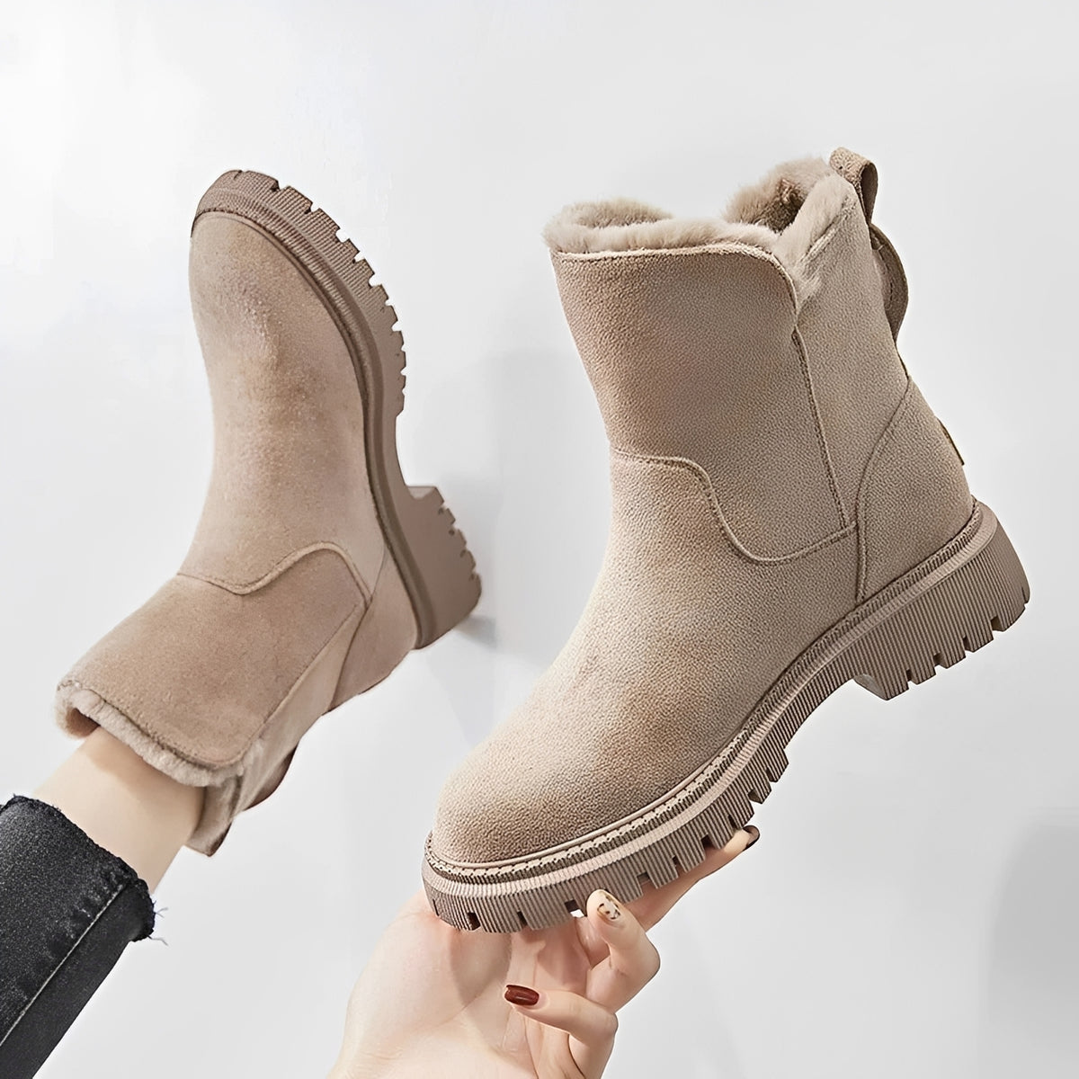 Bota feminina de inverno com sola chunky, forro quente, zíper e altura no tornozelo