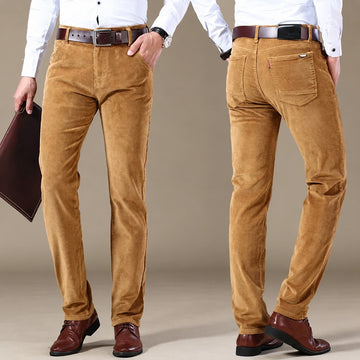 Calça casual masculina de corte reto com cinco bolsos e caimento moderno