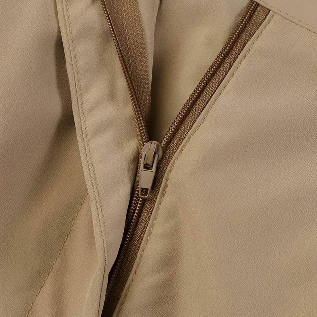Calça feminina pantalona de cintura alta com pregas e bolsos