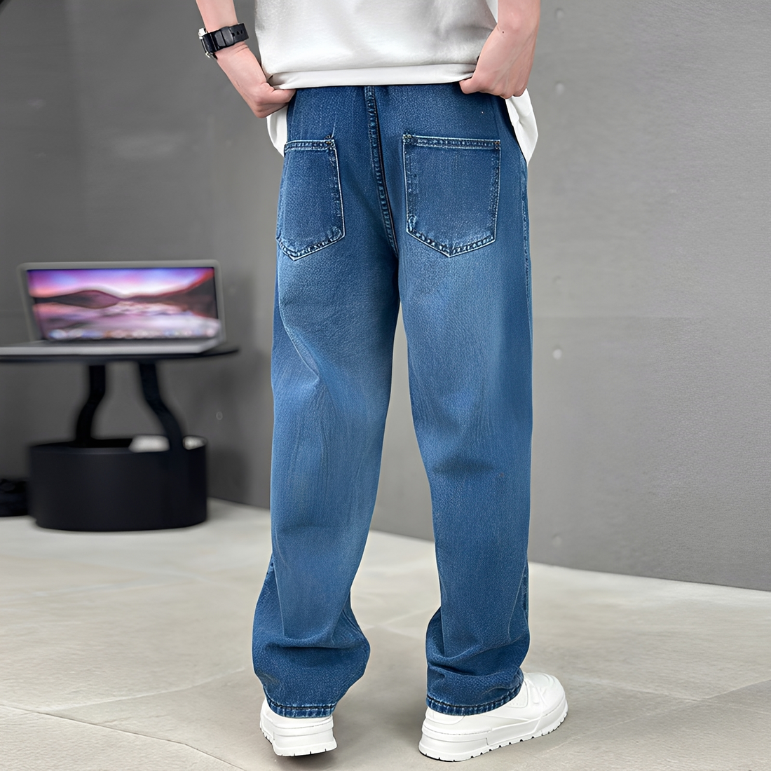Calça jeans masculina reta com corte clássico e ajuste relaxado