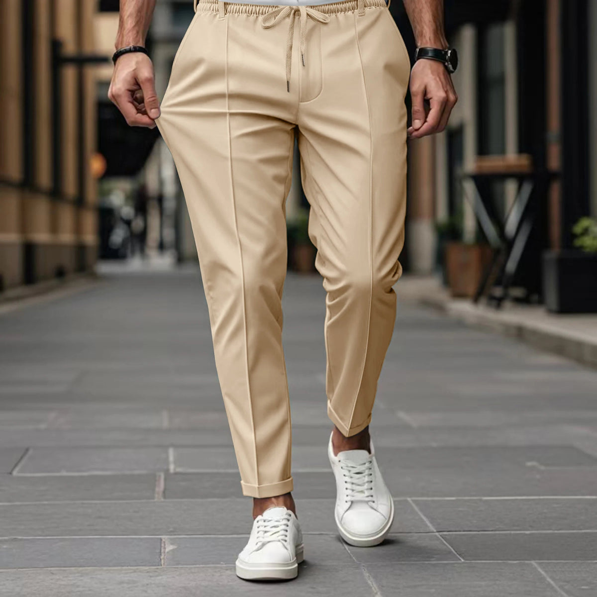 Calça Masculina com Cós Elástico e Fita, Frente com Dobra e Pernas Afuniladas