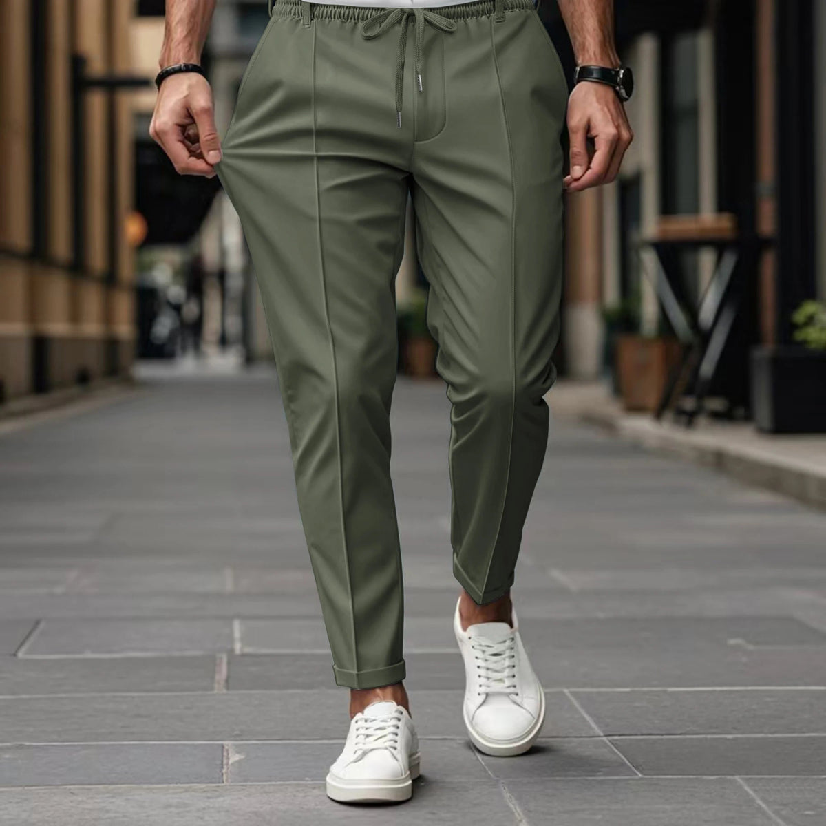 Calça Masculina com Cós Elástico e Fita, Frente com Dobra e Pernas Afuniladas