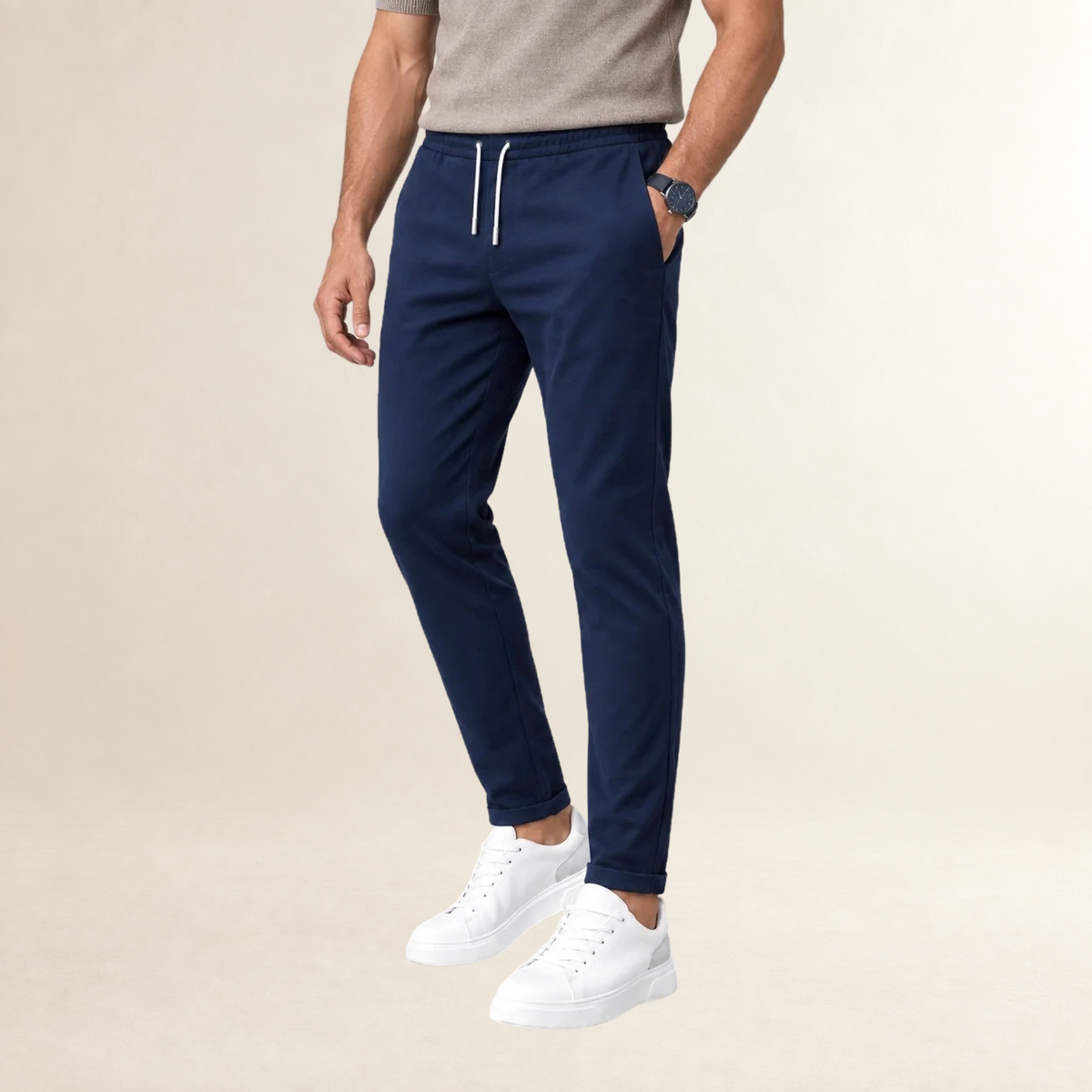 Calça masculina de corte slim com cós ajustável e bolsos laterais