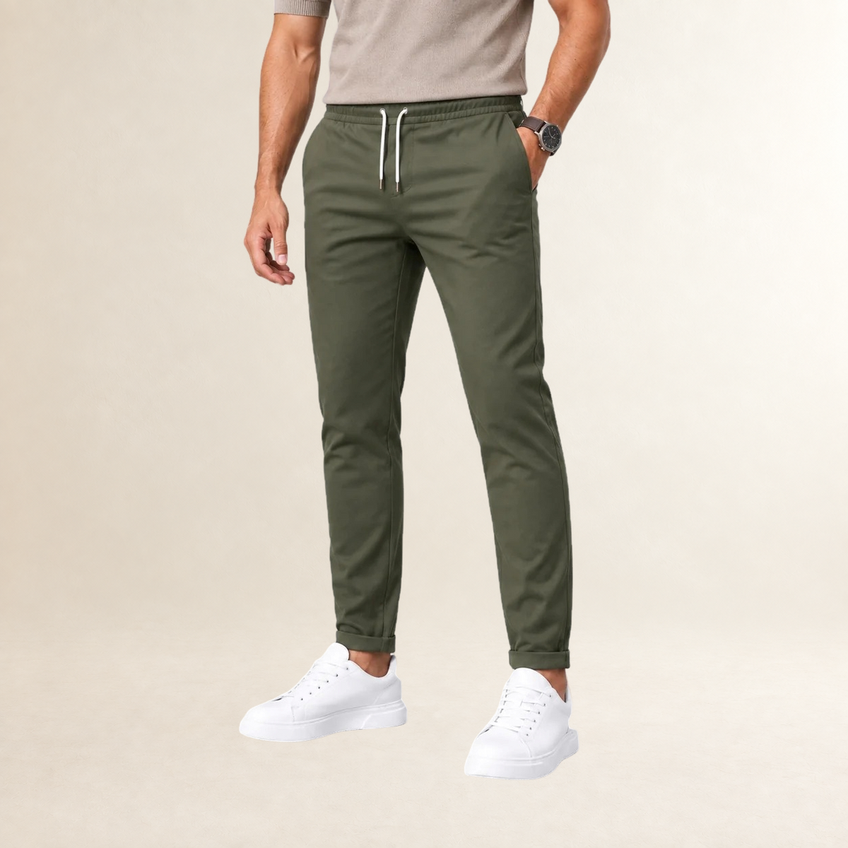 Calça masculina de corte slim com cós ajustável e bolsos laterais