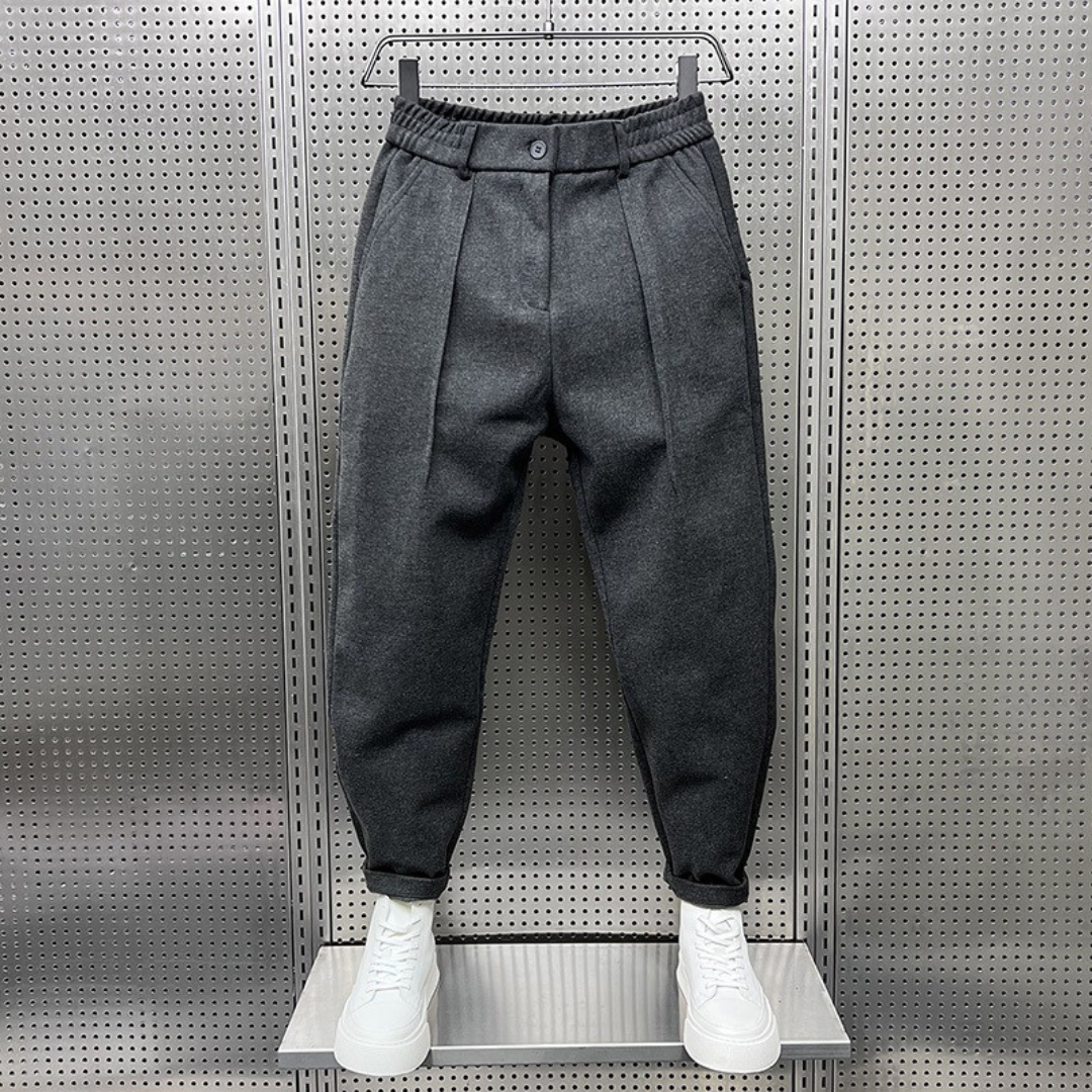 Calça Social Masculina com Pregas, cós elástico e barra afunilada