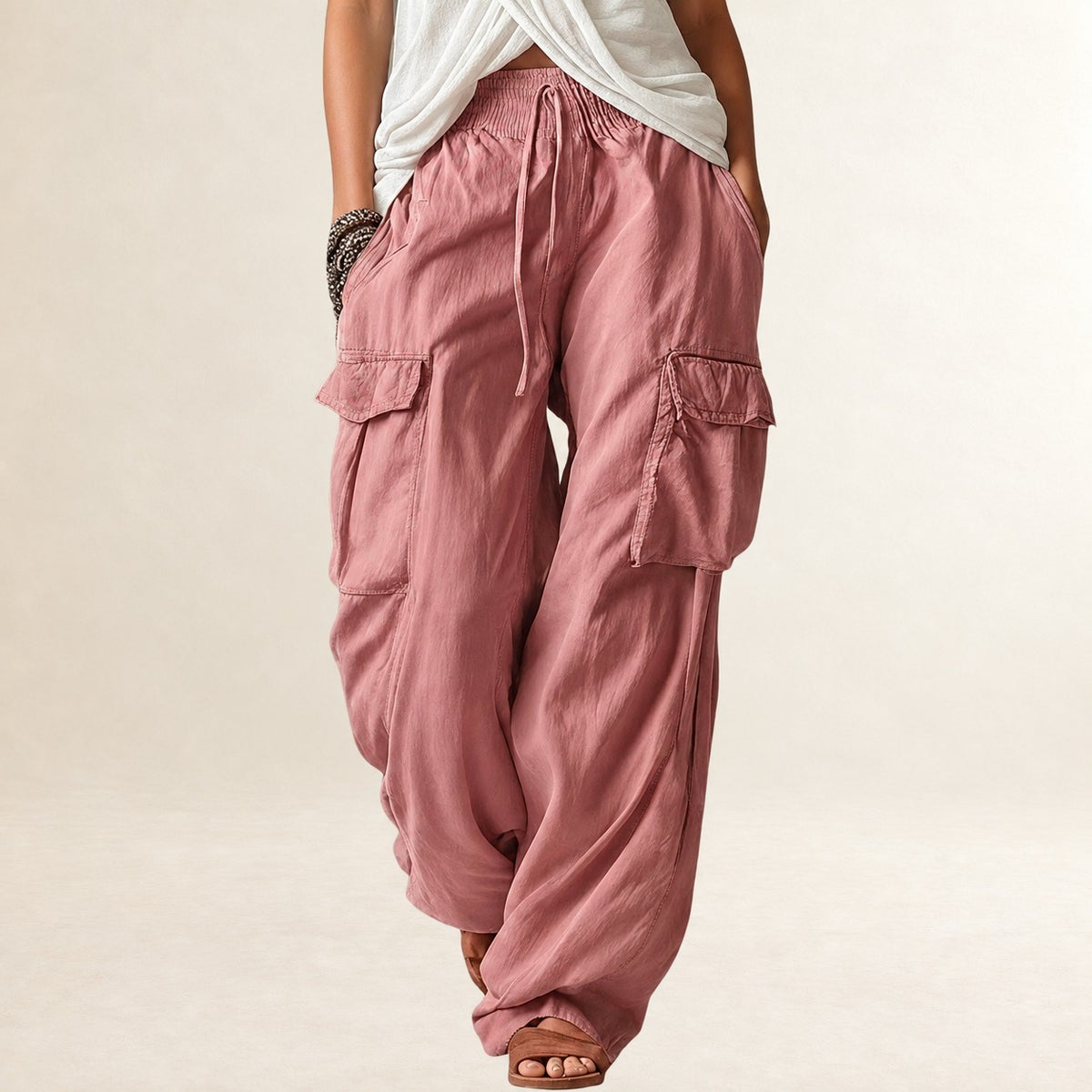 Calças cargo femininas com cintura ajustável e corte relaxed
